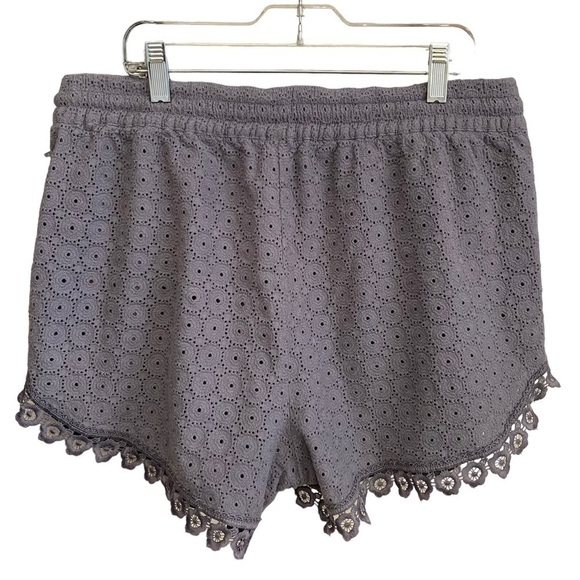 Kenzie Gray Cotton Eyelet Shorts Size Large - Picture 5 of 7
